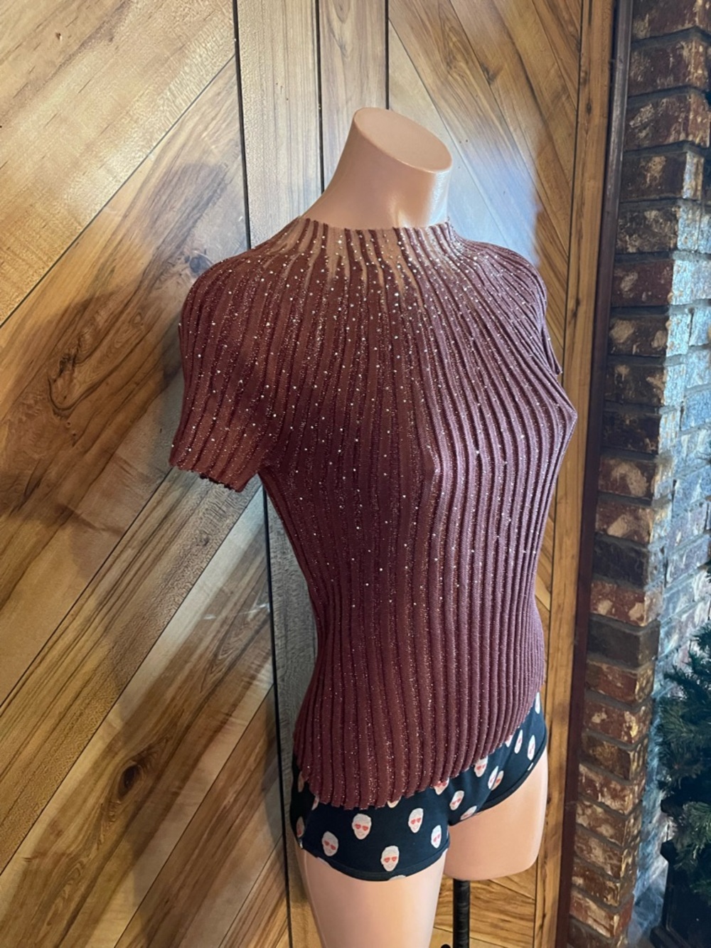 Anewsta Women’s Small Burgundy Ribbed Rhinestone Short Sleeve Knit Blouse - Picture 4 of 9